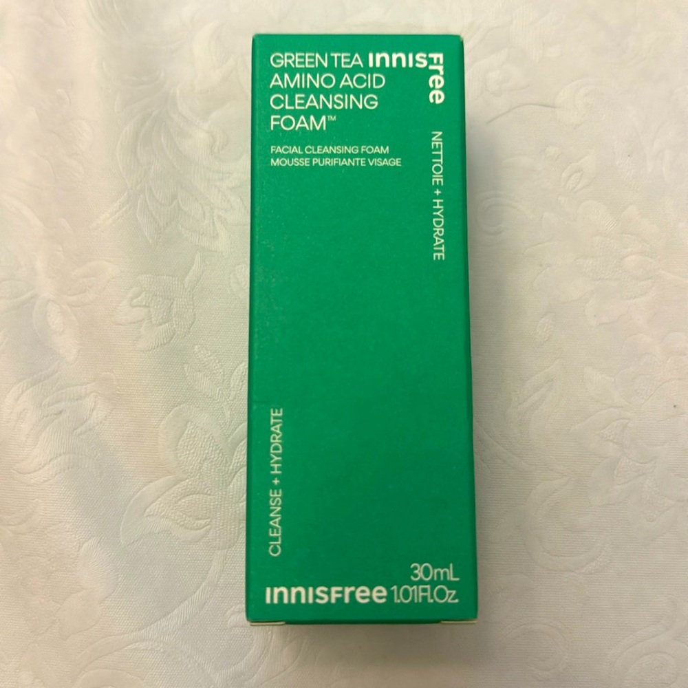 Brand new in box! Innisfree Green Tea Amino Acid Cleansing Foam